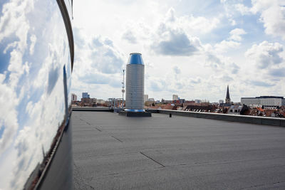 Stort, flatt tak med nye takplater